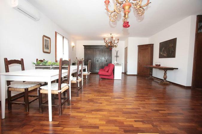 B&B Villa Luisa เรจโจเอมิเลีย ภายนอก รูปภาพ