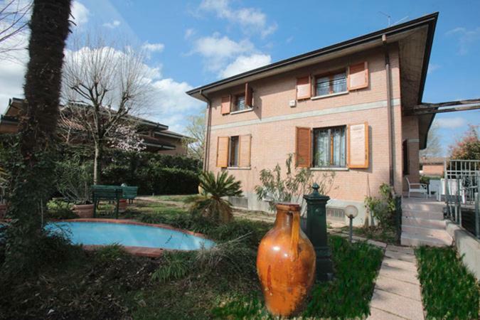 B&B Villa Luisa เรจโจเอมิเลีย ภายนอก รูปภาพ