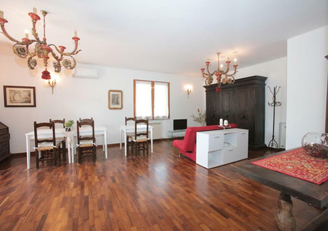 B&B Villa Luisa เรจโจเอมิเลีย ภายนอก รูปภาพ