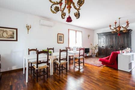 B&B Villa Luisa เรจโจเอมิเลีย ภายนอก รูปภาพ
