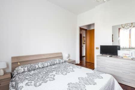 B&B Villa Luisa เรจโจเอมิเลีย ภายนอก รูปภาพ